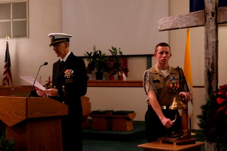NASWI Pearl Harbor Commemoration 151207-N-DC740-012