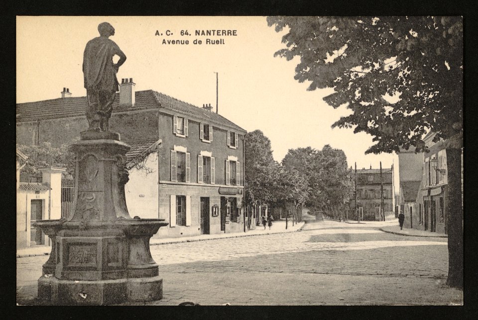 Nanterre.Avenue de Rueil.Statue