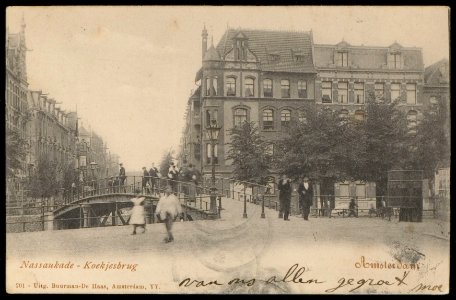 Nassaukade met de Koekjesbrug over de Singelgracht naar de Bosboom Toussaintstraat. Uitgave Buurman-De Haas, amsterdam, Afb PBKD00080000015