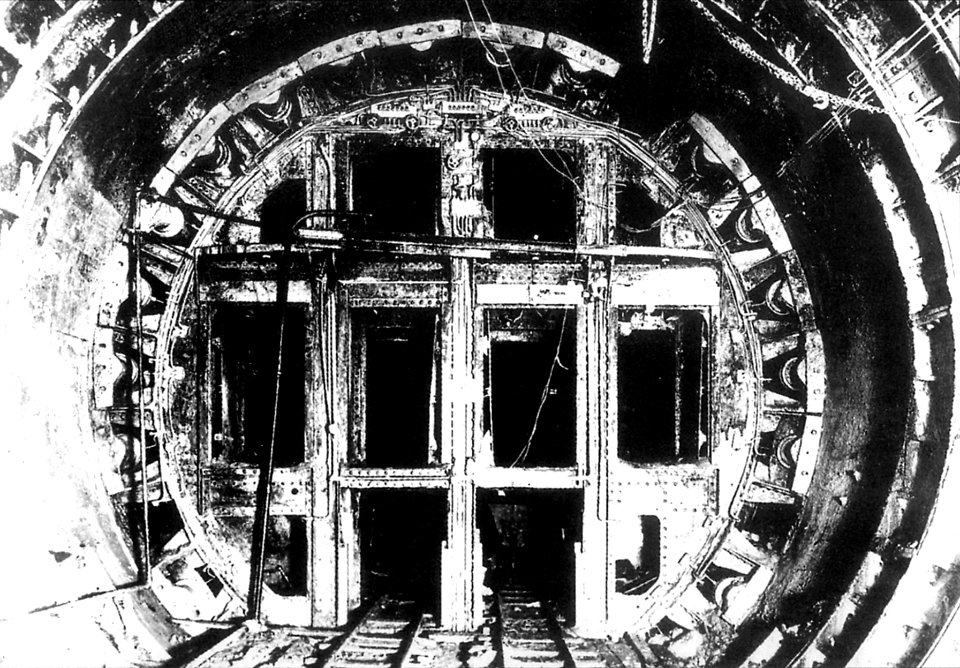 Metro de Paris - Traversee sous-fluviale ligne 7 - Bouclier 1