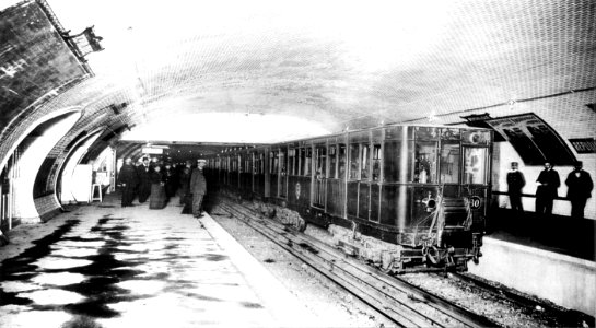 Metro de Paris - Ligne 3 - Motrice Thomson serie 300 - Republique photo