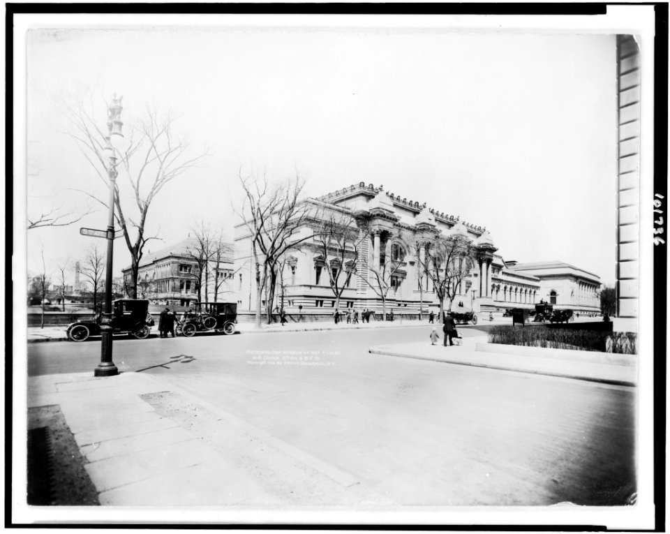 Metropolitan Museum of Art with obelisk, 5th Ave. & 81st St. LCCN90713161