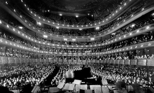 Metropolitan Opera House, a concert by pianist Josef Hofmann - NARA 541890 - Edit photo