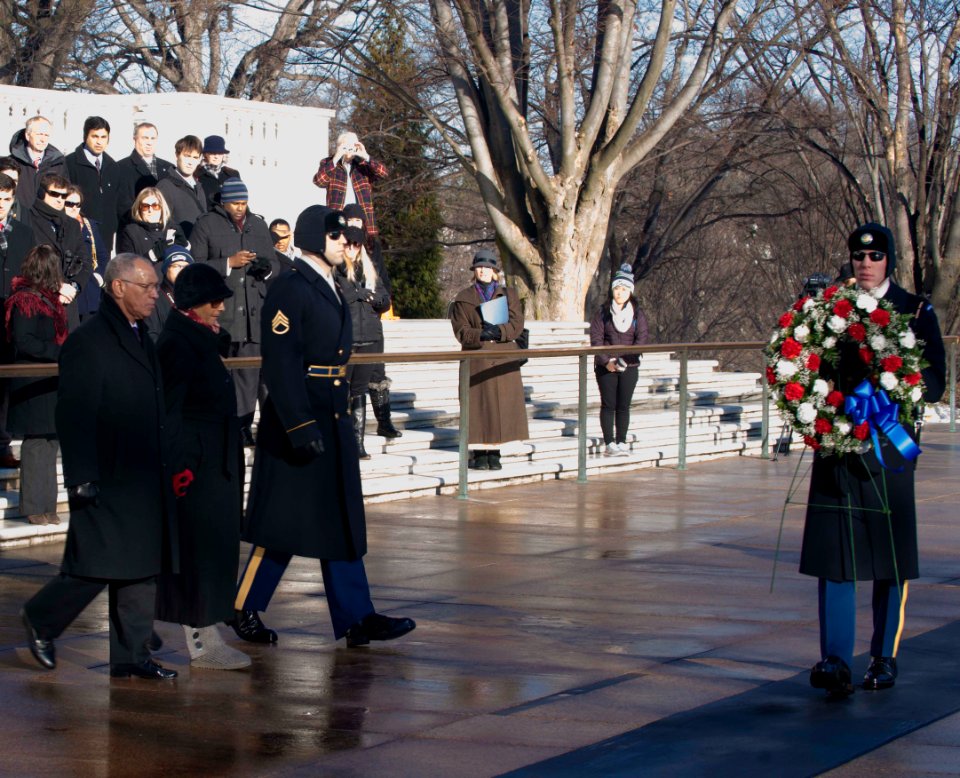 NASA Administrator & wife wreath laying (16387310911)