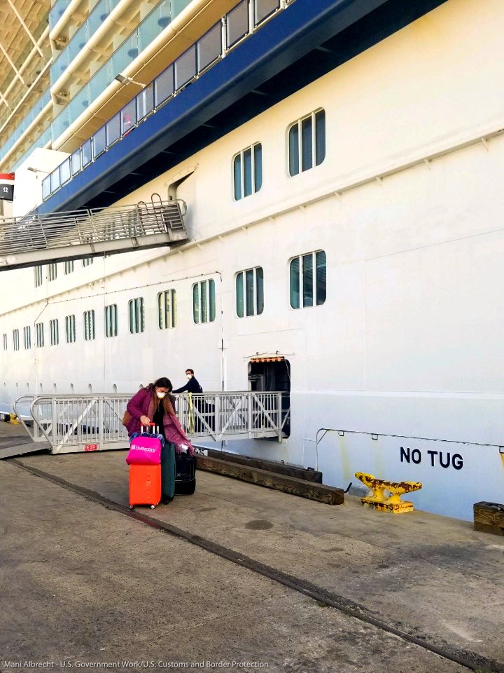 Mexican Crew Members on the Celebrity Eclipse return home to Mexico - 49740084592