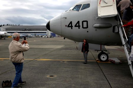 NASWI P-8 Tour 160624-N-DC740-037