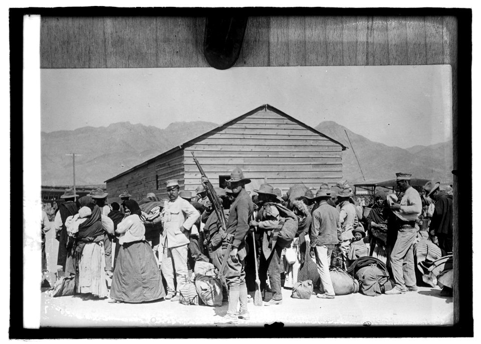 Mexican Detention Camp LCCN2016821138