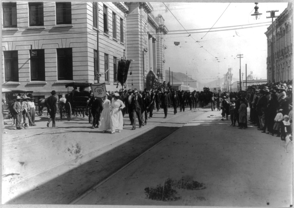 Mexican War, 1914- religious procession in Chihuahua, Mexico LCCN2003655584