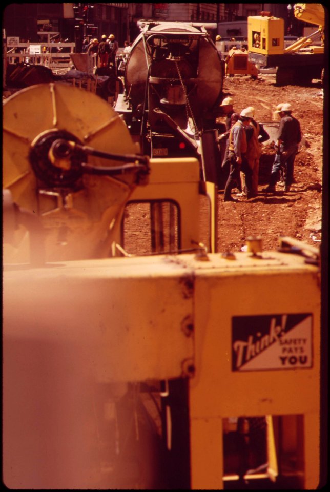 Metro-subway-construction-on-g-st-nw-between-13th-and-14th-streets-april-1973 7461378926 o