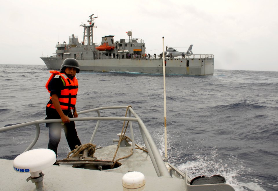 Mexican, British navy conduct boarding exercise at Tradewinds 150618-N-AF146-027