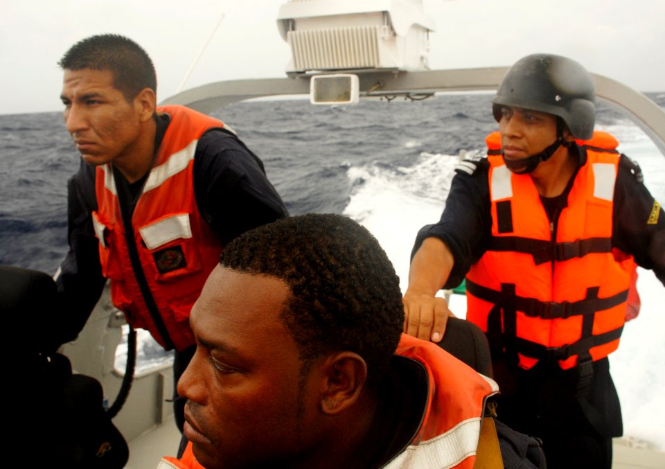 Mexican, British navy conduct boarding exercise at Tradewinds 150618-N-AF146-134