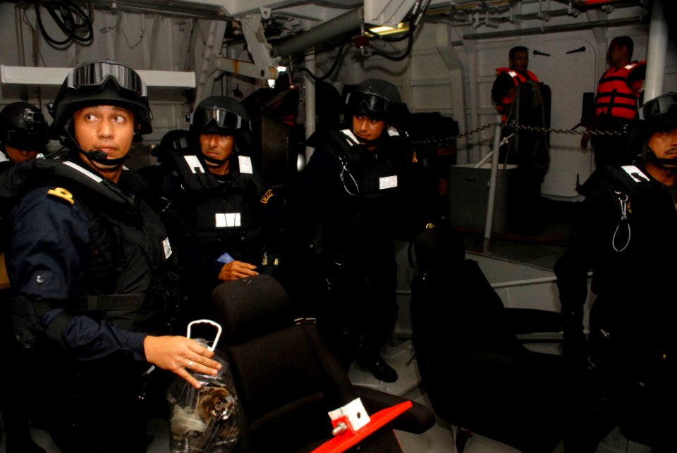 Mexican, British navy conduct boarding exercise at Tradewinds 150618-N-AF146-300