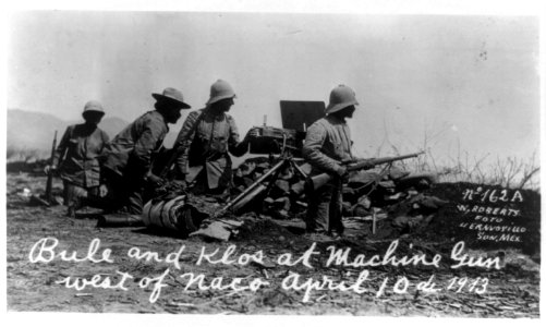 Mexican Revolution- Bule and Klos at machine gun west of Naco, April 10, de 1913 LCCN2002718466