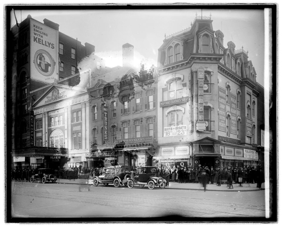 Metropolitan Theater crowds Passion, (Washington, D.C.) LCCN2016823597