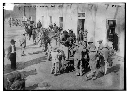 Mexico - unloading shells LCCN2014701015