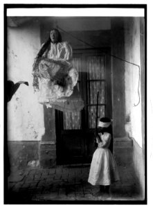 Mexico Christmas breaking the pinata LCCN2016820994