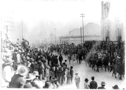 Mexican War- Villa's troops passing through Chihuahua LCCN2017645057