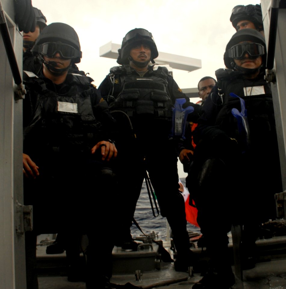 Mexican, British navy conduct boarding exercise at Tradewinds 150618-N-AF146-160