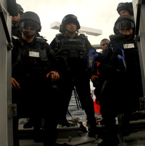 Mexican, British navy conduct boarding exercise at Tradewinds 150618-N-AF146-160