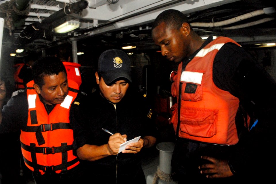 Mexican, British navy conduct boarding exercise at Tradewinds 150618-N-AF146-314
