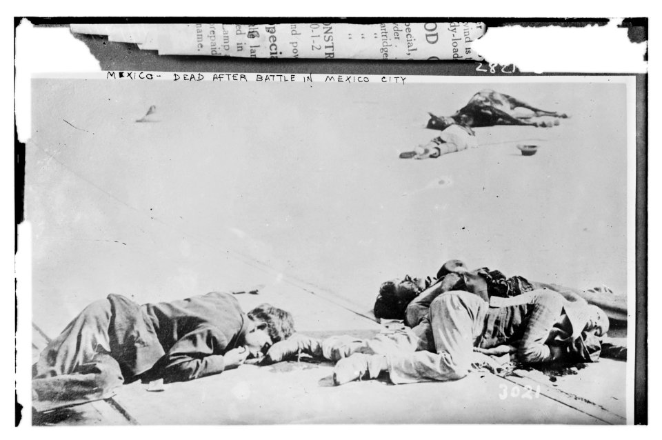 Mexico - dead after battle in Mexico City LCCN2014694174