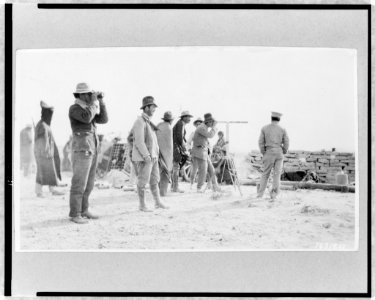 Mexico, Federalists at Ojinaga, watching advance of rebels LCCN97508907