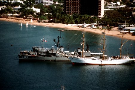 Mexican Navy ships at Acapulco in 1995
