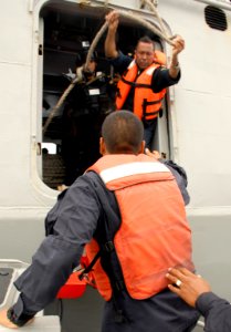 Mexican, British navy conduct boarding exercise at Tradewinds 150618-N-AF146-091