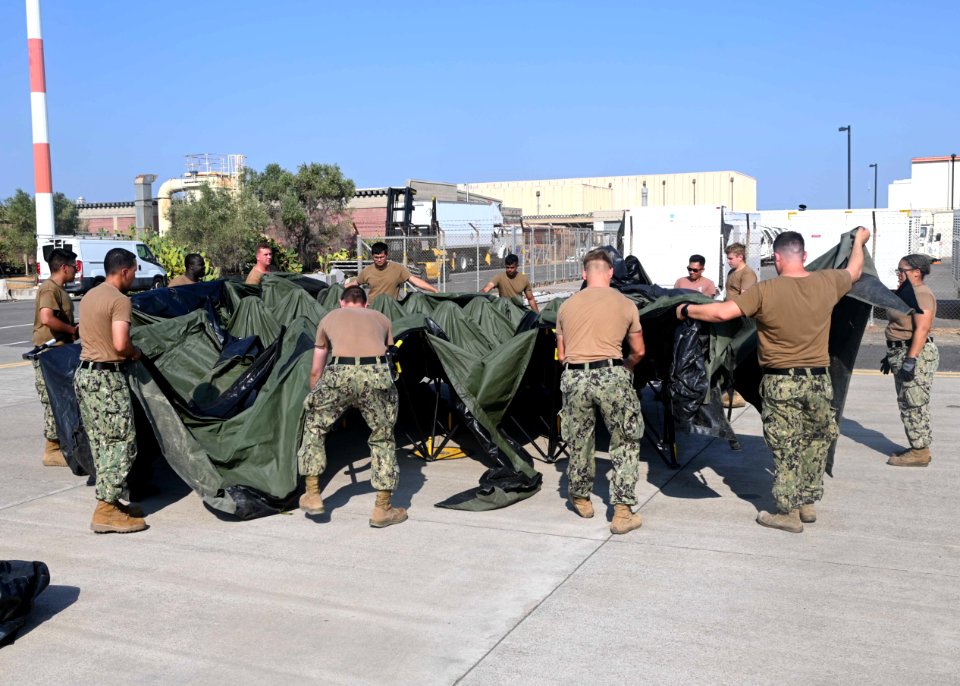 NAS Sigonella receives Afghan evacuees 210819-N-GK686-1059