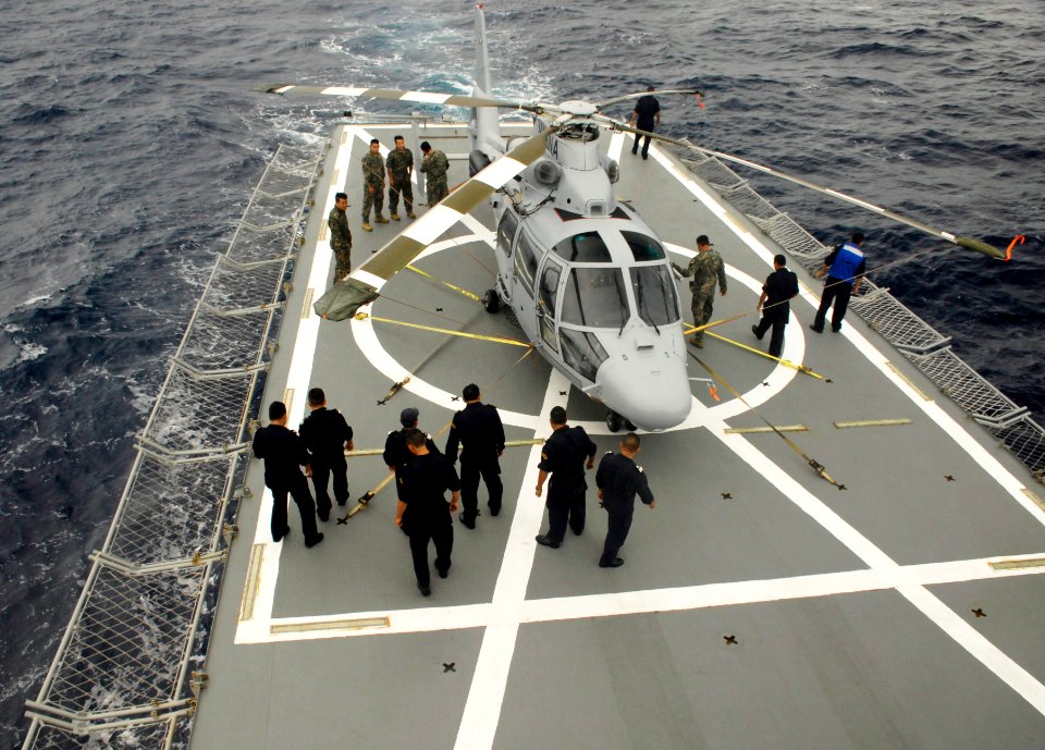Mexican, British navy conduct boarding exercise at Tradewinds 150618-N-AF146-330