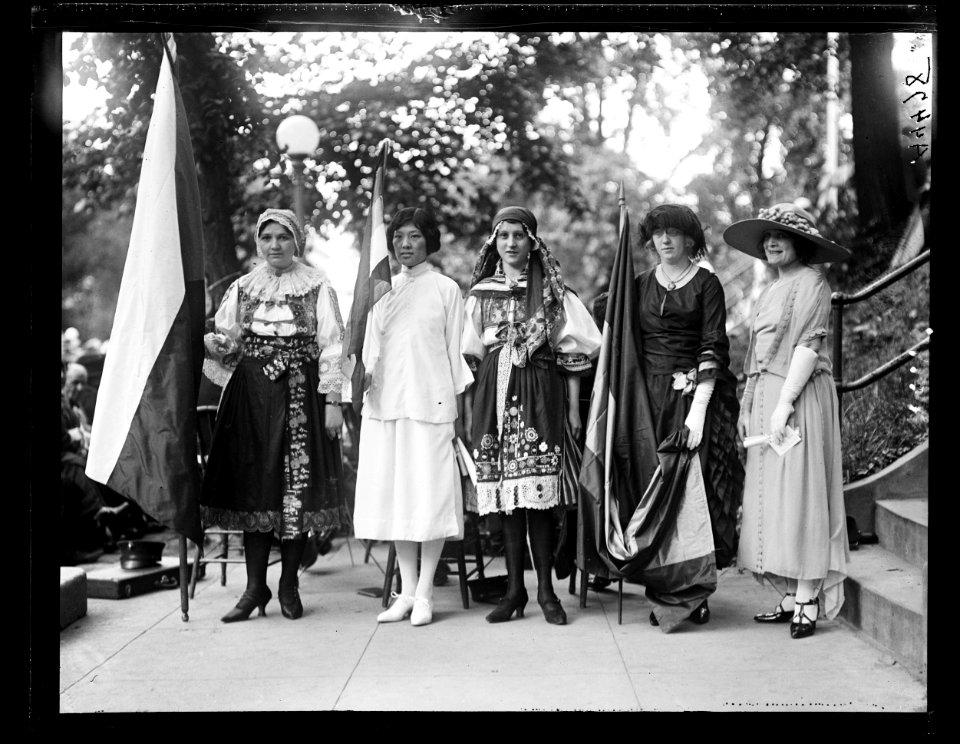 Nat'l Women's Party. May 21, 1922. Mme. Harriet Gottling, of Czech.; Miss Susie Chow, of China, Mme. Josephine Klima, of Prague, Slovakia, Miss Ballivian, of Bolivia, and Miss Vina Stepanek, LCCN2016891454