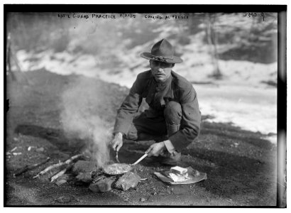 Nat'l Guard practice, 2-21-15 - cooking al fresco LCCN2014698546