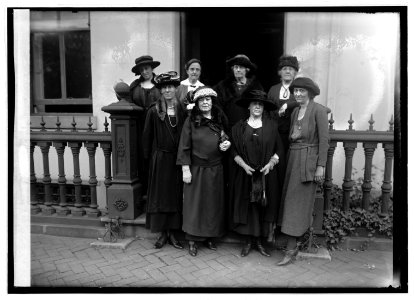 Nat. Women's Pty. group, 10-25-22 LCCN2016846845