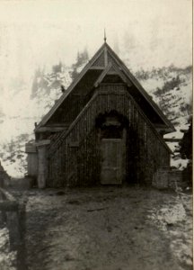 Nassfeld + 1513 Hilfsplatz. Gesamtansicht der Hütte von Stangenholz. (BildID 15471268)