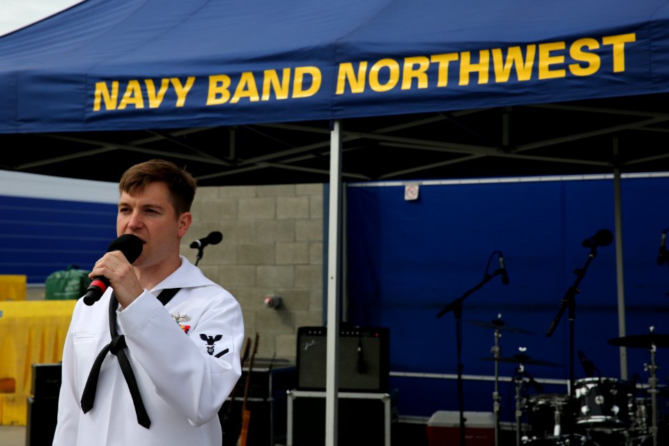 NASWI Open House 160625-N-DC740-003