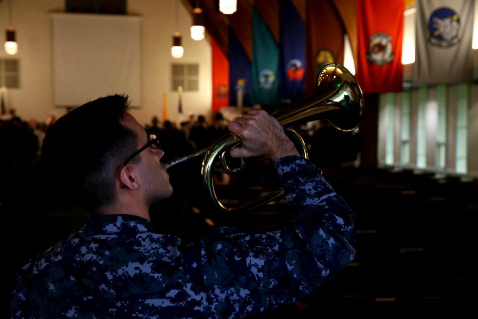NASWI Pearl Harbor Commemoration 151207-N-DC740-017
