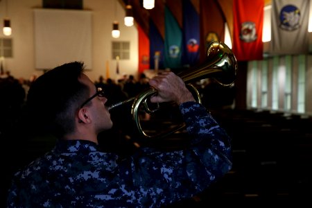 NASWI Pearl Harbor Commemoration 151207-N-DC740-017