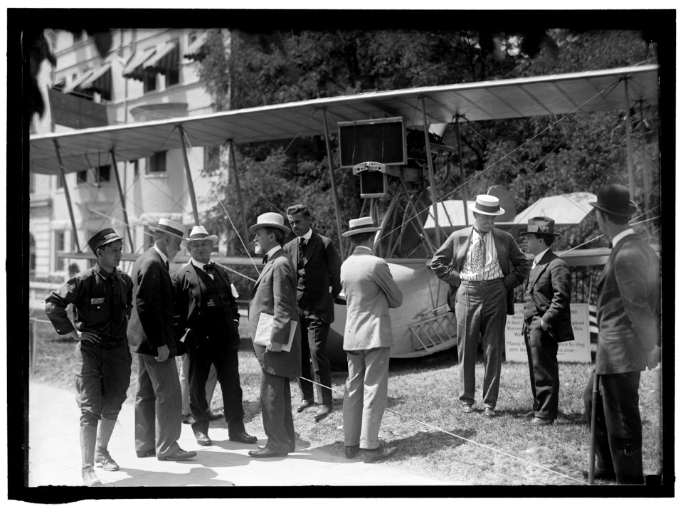 NATIONAL AERO COAST PATROL COMMN. CURTISS HYDROAEROPLANE OR FLYING BOAT EXHIBITED NEAR HOUSE OFFICE BUILDING. REP. CHARLES LIEB; REP. J. KAHN; SEN. KERN; CAPT. TAYLOR; ADM. PEARY; E.H. SMITH LOC hec.02465
