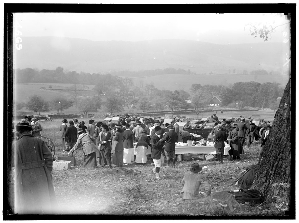 NATIONAL BEAGLE CLUB OF AMERICA. LUNCHEON ON MOUNTAIN SIDE LCCN2016865937