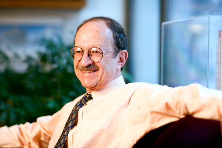 National Cancer Institute director Harold E. Varmus (4)