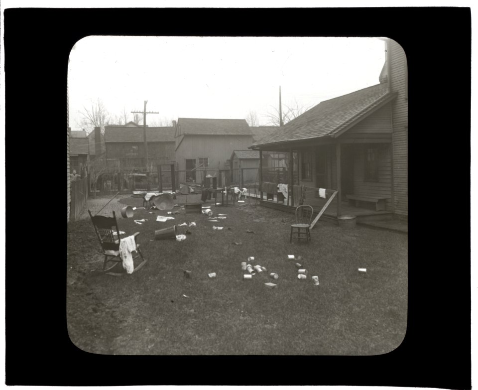 National Cash Register Company, Dayton, Ohio. Worker house gardens before landscaping LCCN2007685049