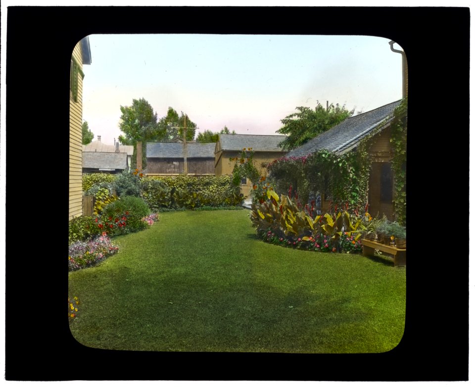 National Cash Register Company, Dayton, Ohio. Worker house gardens after landscaping LCCN2007685073