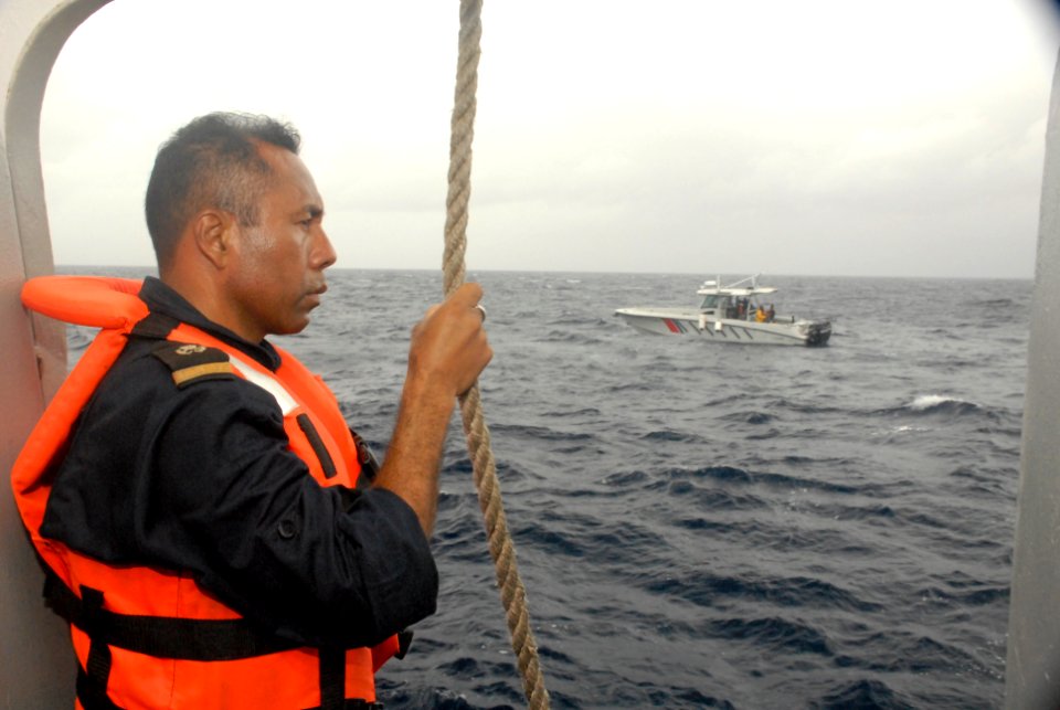 Mexican, British navy conduct boarding exercise at Tradewinds 150618-N-AF146-308