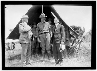 NATIONAL GUARD OF D.C. GEN. HUGH L. SCOTT; COL. WILLIAM HARVEY; SEC. OF WAR BAKER. ANTON STEPHAN IS AT REAR BETWEEN HARVEY AND BAKER LCCN2016866623