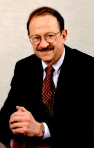 National Cancer Institute director Harold E. Varmus