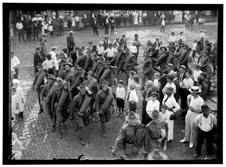 NATIONAL GUARD OF D.C. RETURNING FROM CAMP AT COLONIAL BEACH LCCN2016867061
