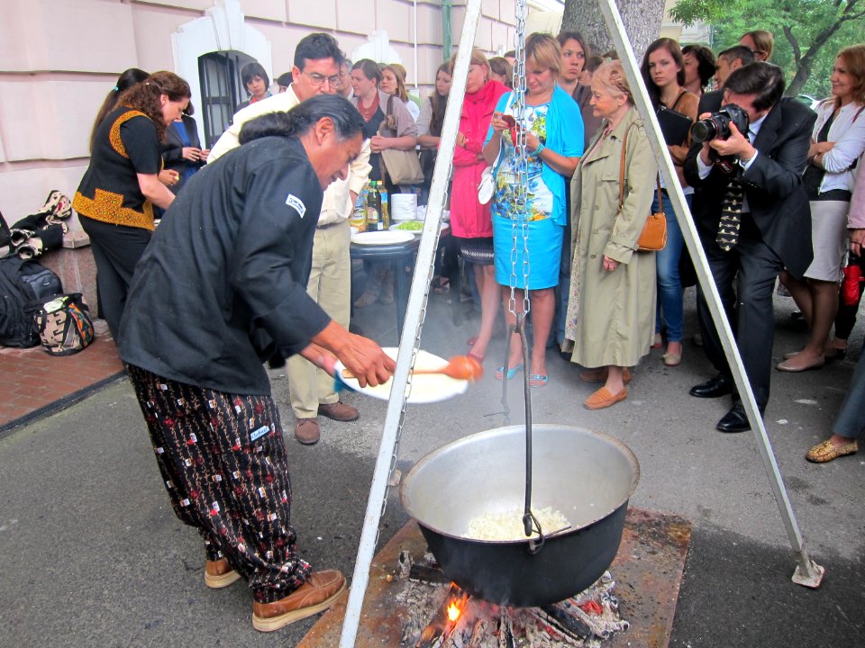 Native American Chefs Explore American Roots of Ukrainian Cuisine at the Honchar museum, May 23, 2013 (8878239858)