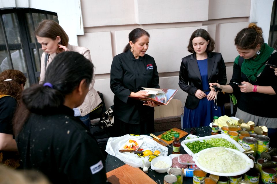 Native American Chefs Explore American Roots of Ukrainian Cuisine at the Honchar museum, May 23, 2013 (8878293155)