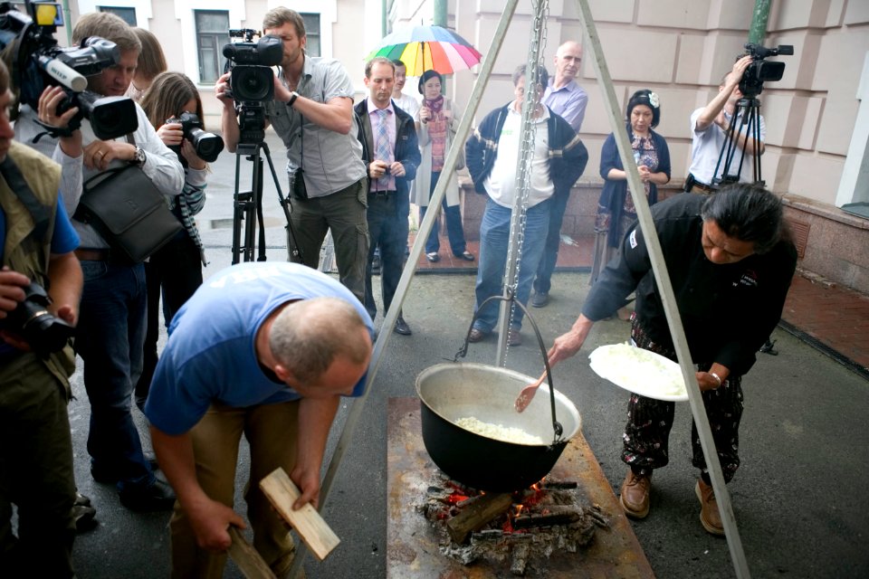 Native American Chefs Explore American Roots of Ukrainian Cuisine at the Honchar museum, May 23, 2013 (8878292291)