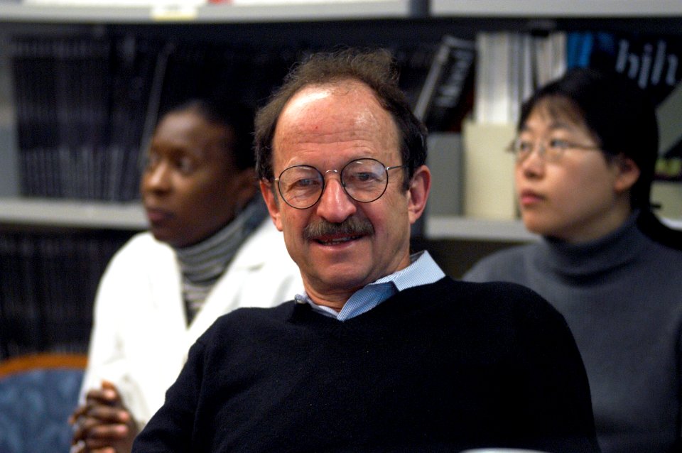 National Cancer Institute director Harold E. Varmus (1)